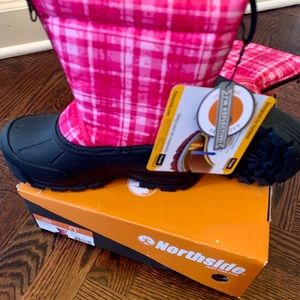 NWT girl snow boots
